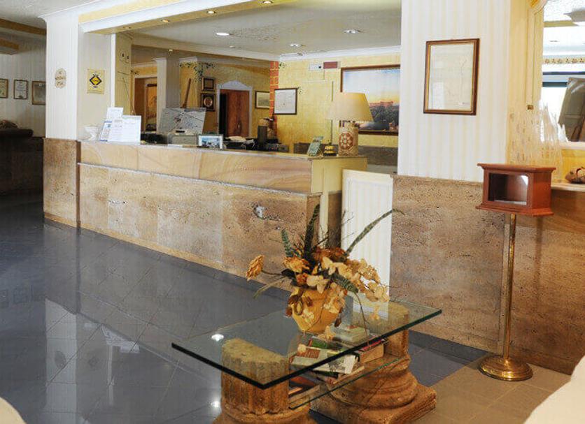 Front desk Photo