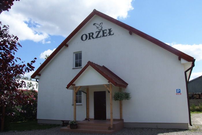 Motel Orzel in Szczecinek, white building exterior with peaked roof and covered entrance