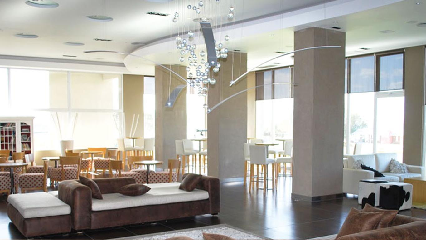 Rayentray Grand Hotel